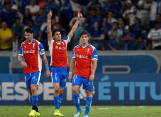 Cruzeiro vacila nos acréscimos, perde para a Universidad Católica na Libertadores e é vaiado no Mineirão