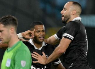 Botafogo vence o Racing na Argentina com gol nos acréscimos e assume liderança na Sul-Americana