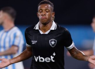 Zenit faz oferta para tirar Danilo do Botafogo, e dívida antiga pode entrar no negócio; entenda bastidores