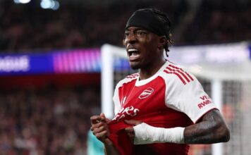 Arsenal ganha boa notícia em classificação, mas empate monótono amplia desconfiança
