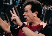 Diniz faz defesa pública de André após expulsão contra Palmeiras por gesto obsceno: ‘Menino que é bom proteger’