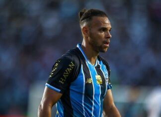 Grêmio abre conversas para reduzir salário de jogador reserva