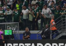 Conmebol divulga áudio do VAR de lance de pênalti para o Palmeiras contra o Sporting Cristal: ‘Tem um calço’