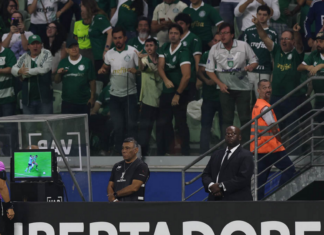 Conmebol divulga áudio do VAR de lance de pênalti para o Palmeiras contra o Sporting Cristal: ‘Tem um calço’