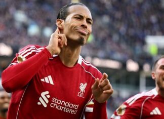 Van Dijk marca nos acréscimos, e Liverpool vence o Everton em clássico na Premier League