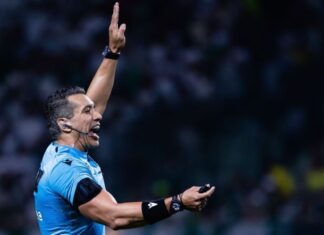 CBF divulga áudio do VAR de pênalti que irritou Athletico-PR contra o Palmeiras; veja o diálogo
