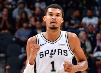 Wembanyama faz história em votação unânime e leva prêmio de melhor defensor do ano da NBA