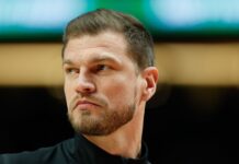 Tiago Splitter responde rumores sobre possível demissão: ‘Tentando ser profissional’