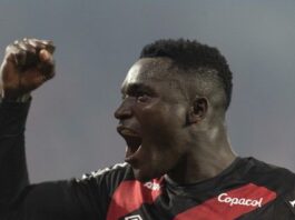 Corinthians e Flamengo disputam a contratação de atacante destaque do Athletico-PR