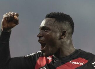 Corinthians e Flamengo disputam a contratação de atacante destaque do Athletico-PR