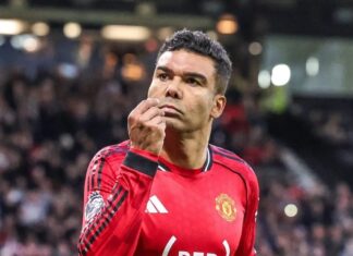 Com Igor Thiago abaixo, Casemiro se consolida como fator surpresa do Manchester United