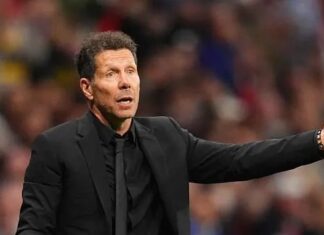 De olho na Champions, Simeone reconhece contribuição de ídolo do Atlético após vitória