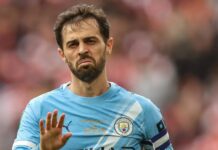 ‘A bola parada virou rúgbi’: Bernardo Silva critica tendência estimulada pelo Arsenal