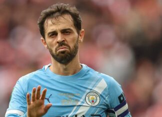 ‘A bola parada virou rúgbi’: Bernardo Silva critica tendência estimulada pelo Arsenal