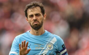 ‘A bola parada virou rúgbi’: Bernardo Silva critica tendência estimulada pelo Arsenal