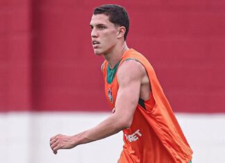 Fluminense pode negociar zagueiro e abrir espaço para jovem no elenco principal