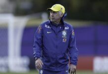 Brasil treina com 5 mudanças em relação ao time da estreia; veja possível escalação contra o Haiti