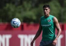 Após venda de Bernal, Fluminense inicia busca por reforço no meio-campo