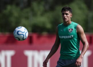 Após venda de Bernal, Fluminense inicia busca por reforço no meio-campo