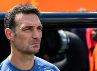 Orgulho, choro e futuro: Scaloni evita promessa de permanência e emociona ao falar da Argentina