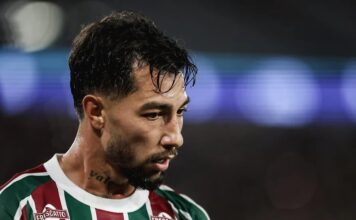 Forçou o cartão? Veja o lance que colocou Lucho Acosta na mira de investigação