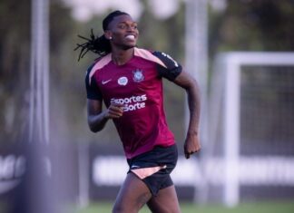 Rafael Leão está treinando no CT do Corinthians