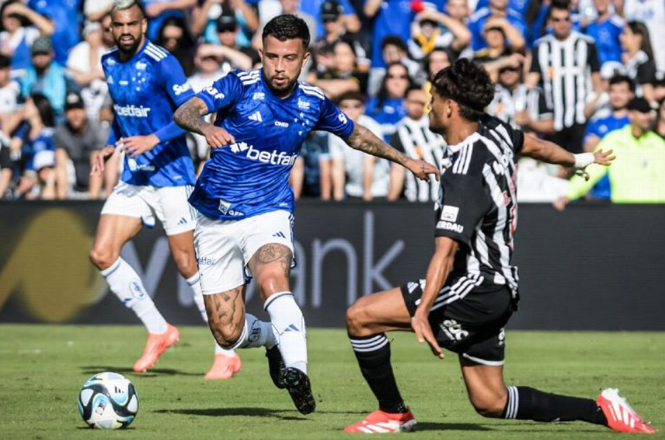 O clássico mineiro entre Atlético-MG e Cruzeiro, disputado nos Estados Unidos, terminou empatado sem gols. A partida, marcada por tumulto e pouca inspiração, não proporcionou gols