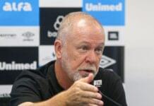 Resumão da coletiva: Mano Menezes explica escolha por Pavón e Edenilson e ironiza arbitragem