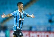 Atacante do Grêmio revela descontentamento com Mano Menezes