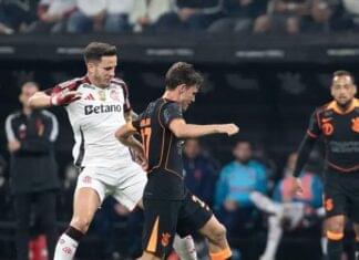 Após derrota para o Flamengo, dois jogadores do Corinthians brigaram entre si e caso repercute