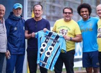 Grêmio recebe visita especial durante treino CT Luiz Carvalho