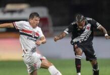 Após lesão de Jair, Tchê Tchê e Hugo Moura vêm se revezando na disputa por uma vaga no time titular do Vasco