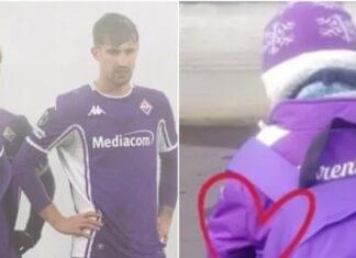 La Fiorentina è ultima, ma lui non vuole togliersi il giubbino viola: la storia del baby tifoso virale sui social